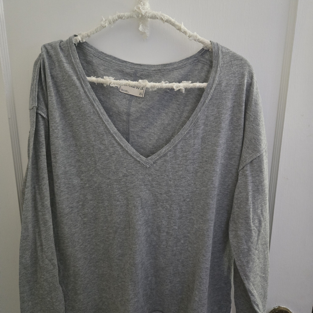 Free People Light Gray V-Neck Long Sleeve
